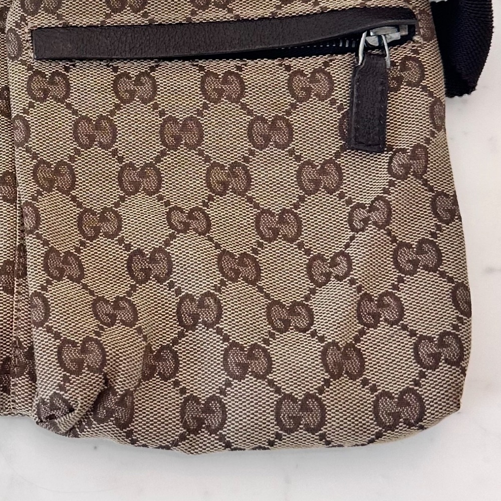 Gucci GG canvas waist bag with brown leather trim and silver-tone hardware - Picture 4 of 13